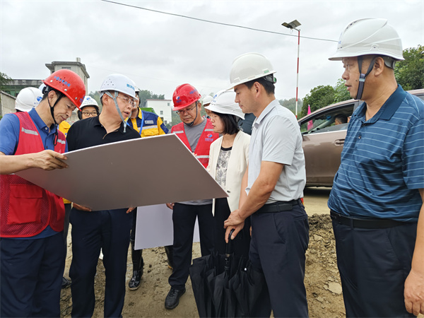 9月19日，江市長(zhǎng)調(diào)研歙縣段防洪治理項(xiàng)目。.jpg