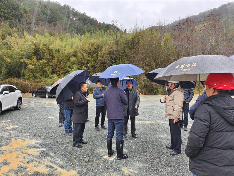 2月21日，汪凱書記一行調(diào)研防洪項(xiàng)目開工儀式現(xiàn)場(chǎng)，洪董、張總陪同調(diào)研.jpg